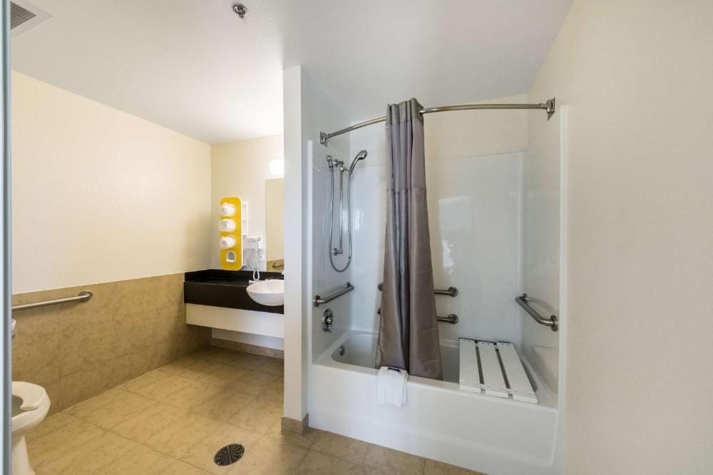 Queen Room - Disability Access - Roll in Shower interior